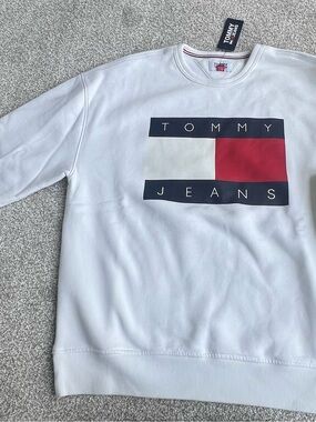 Tommy Hilfiger White Crewneck Sweatshirt with Navy and Red Logo